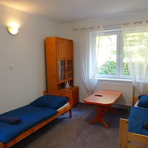 Tanie Pokoj Nr 2 1-3 Osobowy Z Lazienka Na Korytarzu Gdańsk